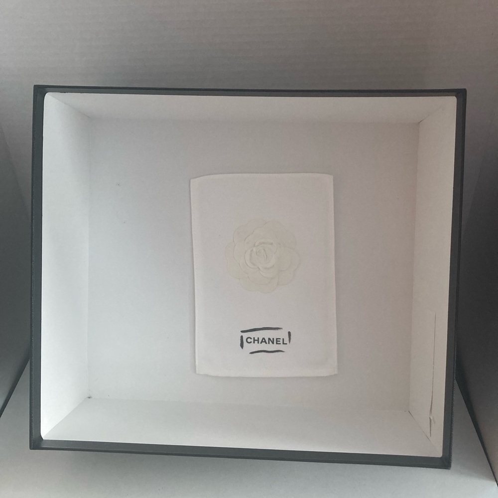 Chanel Black Box with White Camellia and small suede bag - Picture 4 of 7